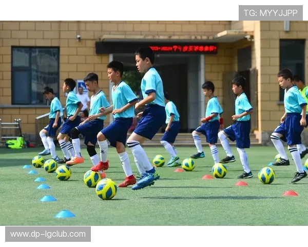 在课堂上放足球是否有助于学生身心发展与课堂氛围的改善 在课堂上放足球是否有助于学生身心发展与课堂氛围的改善